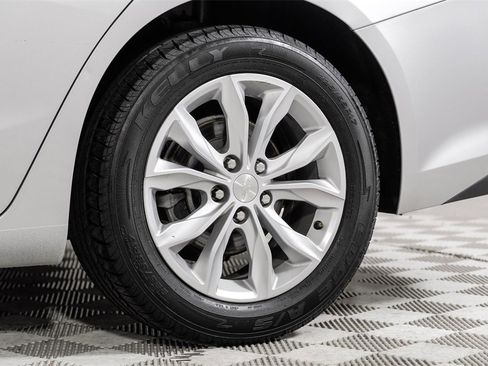 Used 2021 Chevrolet Malibu LT image 53