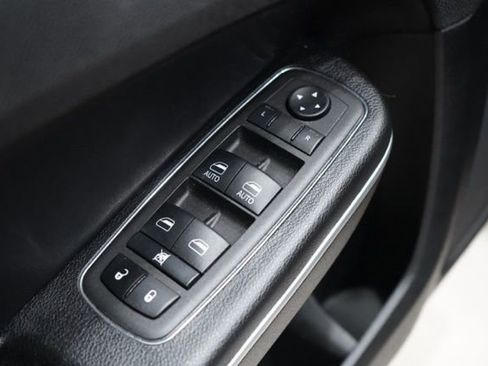 Used 2022 Chrysler 300 S image 21