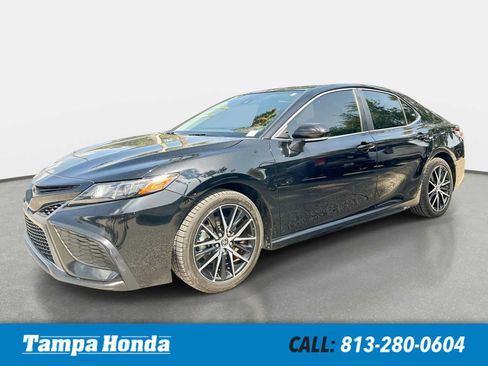 Used 2023 Toyota Camry SE FWD image 1
