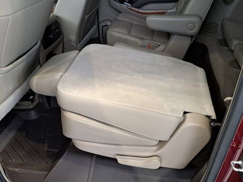 Used 2019 Chevrolet Suburban Premier image 36