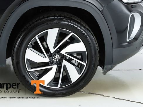 Used 2025 Volkswagen Atlas SEL AWD/4WD image 14