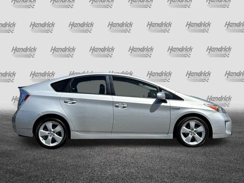 Used 2015 Toyota Prius Five FWD image 3