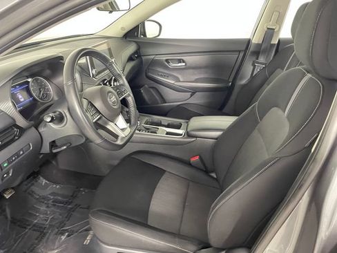 Used 2022 Nissan Sentra SV FWD image 2