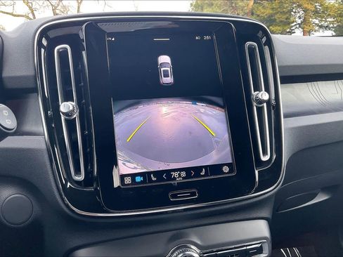 Used 2023 Volvo XC40 Recharge Core image 24