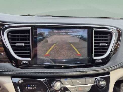 Used 2023 Chrysler Pacifica Limited FWD image 26