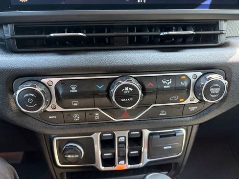 Used 2025 Jeep Wrangler Sport S AWD/4WD image 10