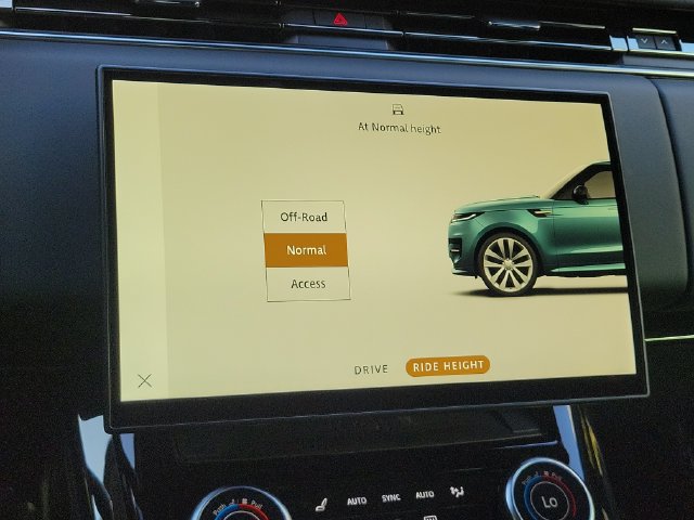 Used 2023 Land Rover Range Rover Sport SE AWD/4WD image 29