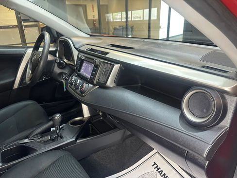 Used 2015 Toyota RAV4 LE AWD/4WD image 32