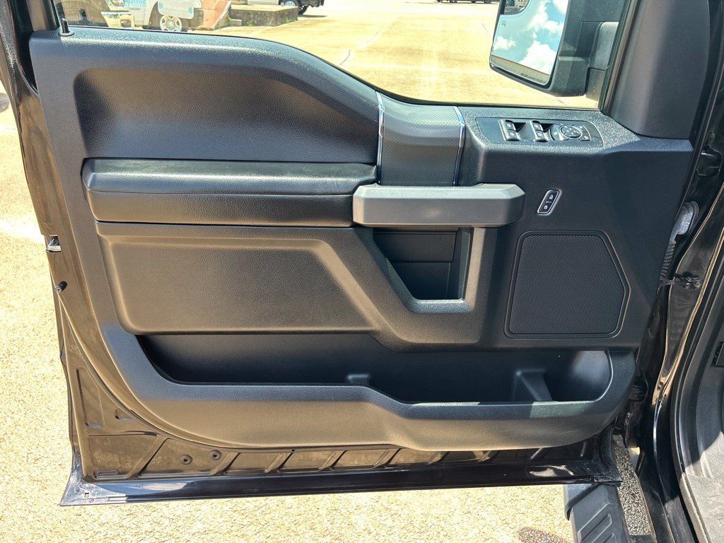 Used 2017 Ford F150 XLT w/ Equipment Group 302A Luxury AWD/4WD image 9