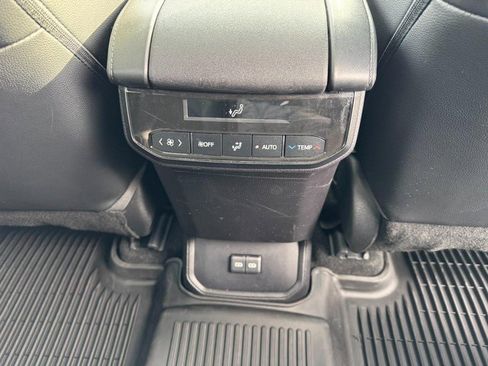 Used 2023 Toyota Highlander XLE image 17