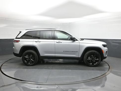 New 2025 Jeep Grand Cherokee Altitude image 26