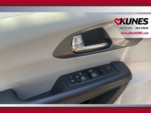 Used 2023 Chrysler Pacifica Touring-L FWD image 21