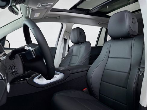 New 2026 Mercedes-Benz GLS 450 4MATIC image 17