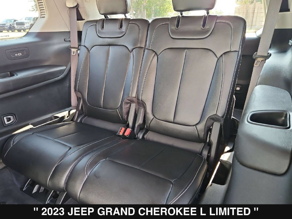 Used 2023 Jeep Grand Cherokee L Limited AWD/4WD image 18