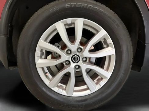 Used 2018 Nissan Rogue SV w/ Premium Package FWD image 27