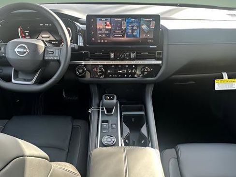 New 2026 Nissan Pathfinder SL image 12