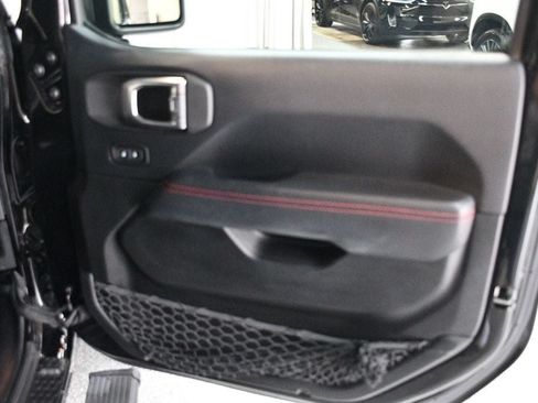 Used 2018 Jeep Wrangler Unlimited Rubicon AWD/4WD image 25