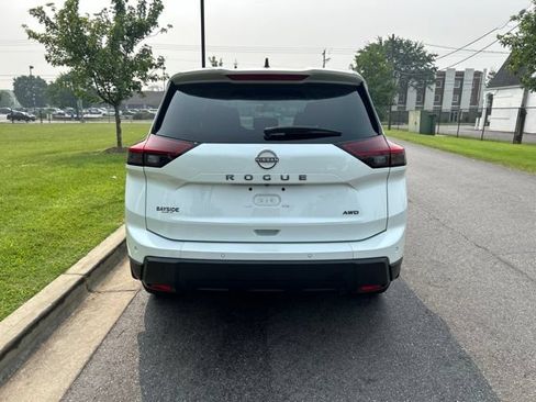 Used 2024 Nissan Rogue S AWD/4WD image 18