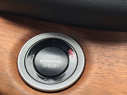 Used 2025 Jeep Grand Cherokee Summit image 40