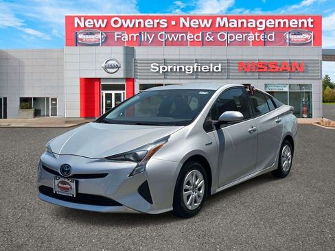 Used 2018 Toyota Prius One w/ Carpet Mat Package FWD image 2