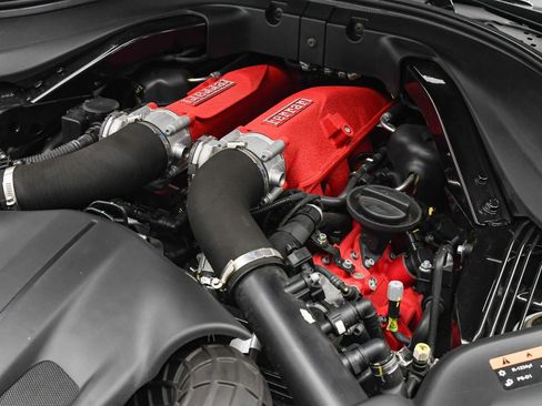 Used 2024 Ferrari Roma Spider image 33