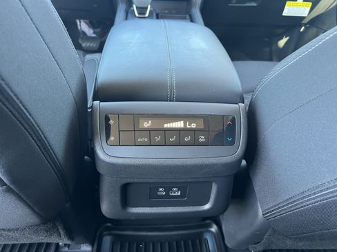 Used 2025 Nissan Pathfinder SV FWD image 29