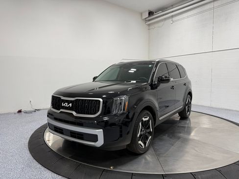 Used 2025 Kia Telluride EX image 3
