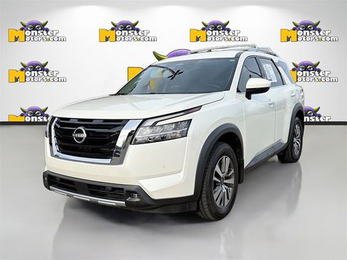 Used 2022 Nissan Pathfinder SL image 1