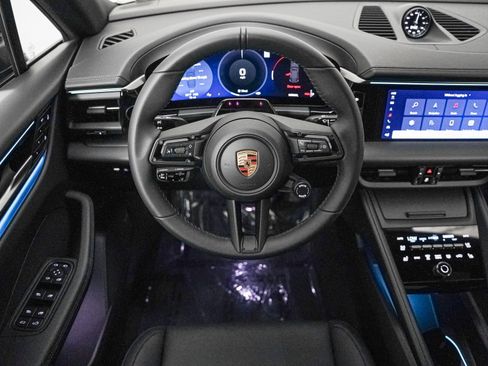 New 2026 Porsche Macan 4 Electric image 15