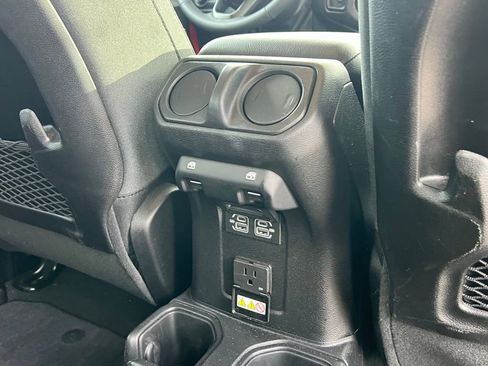 Used 2025 Jeep Wrangler Unlimited Rubicon AWD/4WD image 23