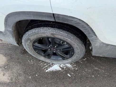 Used 2022 GMC Terrain AT4 image 8