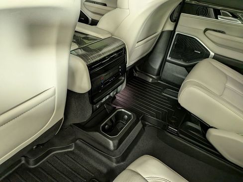 Certified 2022 Jeep Wagoneer Series II w/ Premium Group I AWD/4WD image 36
