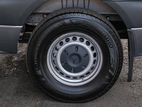 Used 2024 Mercedes-Benz Sprinter 2500 image 9