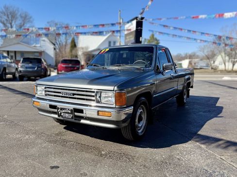 Used 1987 Toyota Pickup Deluxe image 4