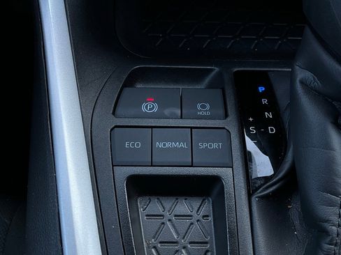 Used 2025 Toyota RAV4 XLE image 24