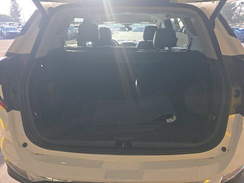 Used 2022 GMC Terrain SLT w/ Infotainment Package II FWD image 13