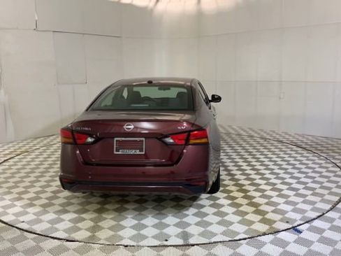 Used 2024 Nissan Altima 2.5 SV FWD image 2