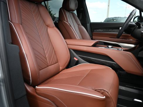 Used 2026 Cadillac Vistiq Platinum w/ LPO, Floor Liner Package AWD/4WD image 35