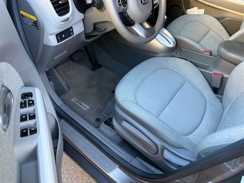 Used 2017 Kia Soul EV-e image 13