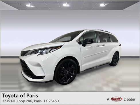 Used 2023 Toyota Sienna XSE image 1