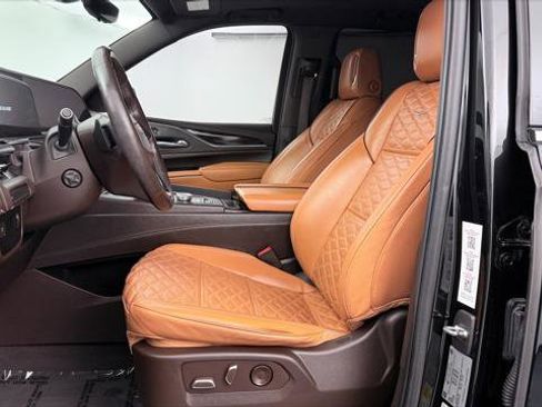 Used 2022 Cadillac Escalade Premium Luxury RWD image 16