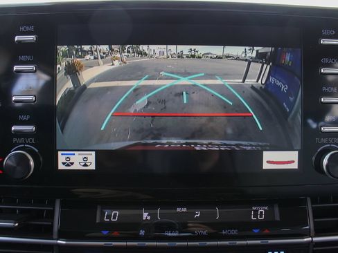 Used 2024 Toyota Sienna Limited FWD image 39