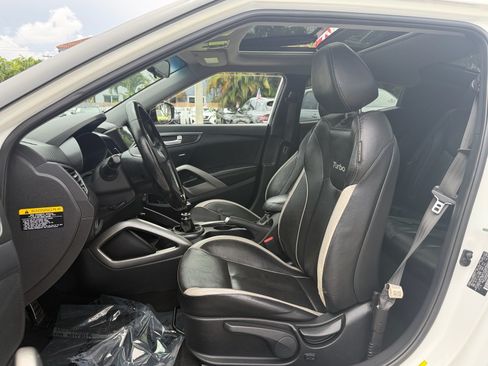 Used 2015 Hyundai Veloster Turbo w/ Option Group 04 FWD image 9