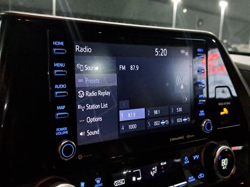 Certified 2021 Toyota Highlander XLE image 29