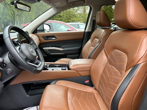 Certified 2023 Nissan Pathfinder Platinum AWD/4WD image 10