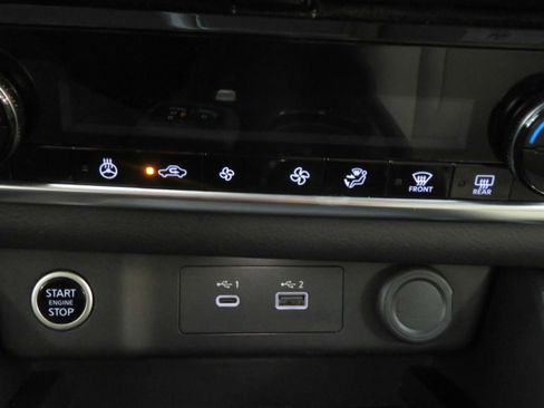 Used 2022 Nissan Rogue SV w/ SV Premium Package image 39