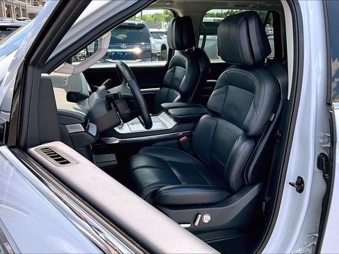 Used 2025 Lincoln Navigator L Reserve AWD/4WD image 23