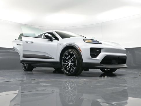 New 2026 Porsche Macan 4 Electric AWD/4WD image 39