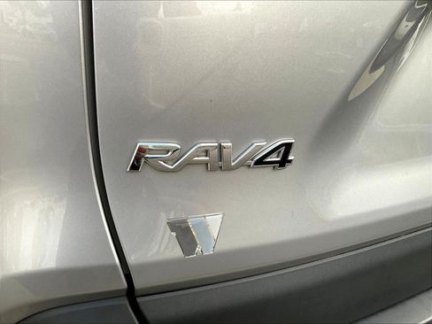 Used 2025 Toyota RAV4 XLE AWD/4WD image 24