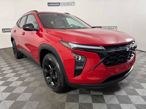 New 2026 Chevrolet Trax LT w/ Midnight Edition FWD image 8